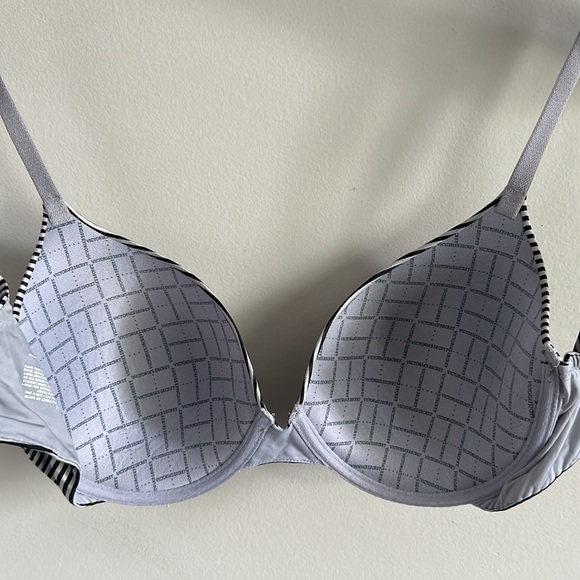 Victoria’s Secret Uplift Semi Demi Convertible Strap Triple D Bra - Picture 4 of 7